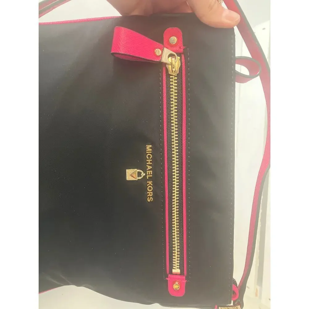 MICHAEL KORS SMALL BLACK NYLON PINK TRIM CROSSBODY BAG